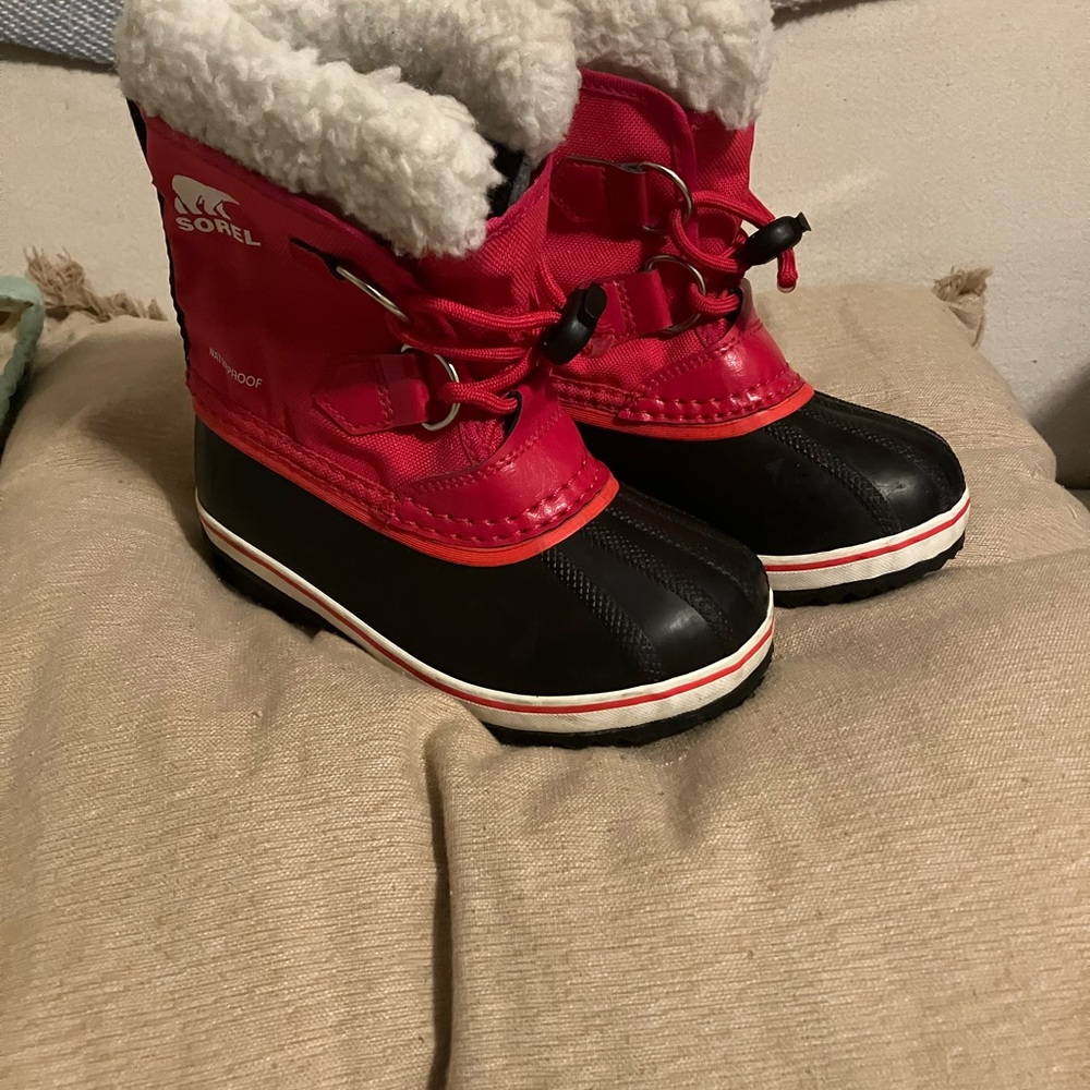 Sorel Waterproof Insulated Snow Boots Red Black Fur Trim Unisex Kids Size 10